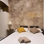 Riverside Elegance شقة *