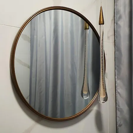 Riverside Elegance דירה