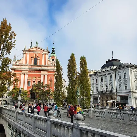 דירה Riverside Elegance *