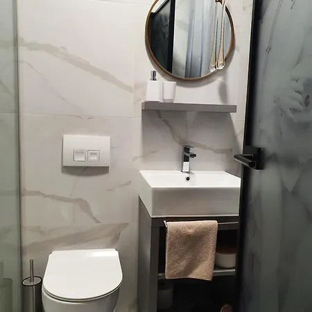 Riverside Elegance 아파트 *