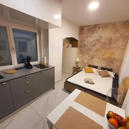 Riverside Elegance 아파트 *