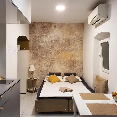 Riverside Elegance 아파트