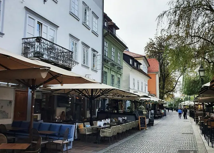 Riverside Elegance Appartement